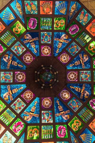 Wilson, Emily M. 아티스트의 Middle East-Arabian Peninsula-Oman-Muscat-Muttrah-Stained glass ceiling in the Muttrah souk작품입니다.